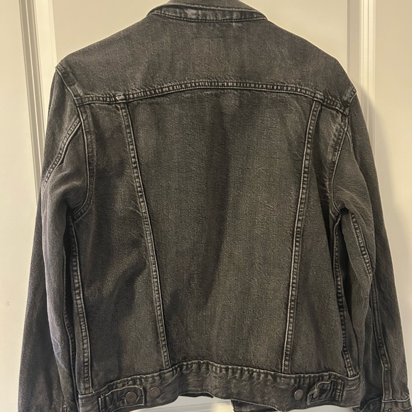 Levi's Black Denim Jacket - Classic Trucker Style - Picture 4 of 4